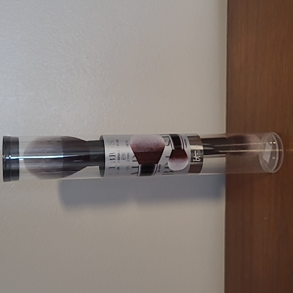 IT Cosmetics brush